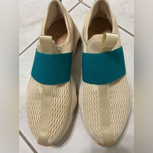 Sorel Kinetic Impact Woman Sneakers with Teal Strap size 7.5